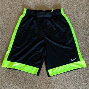 NWOT Nike Size L Basketball Shorts Black/Neon